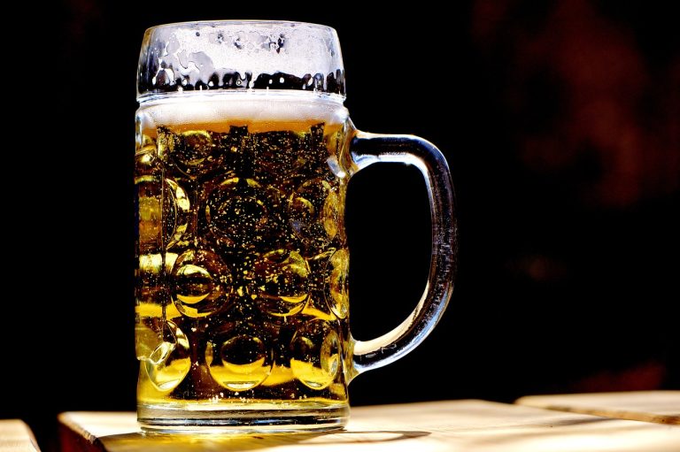 Offrir une chope à bière personnalisée en cadeau pour les amateurs de bières !
